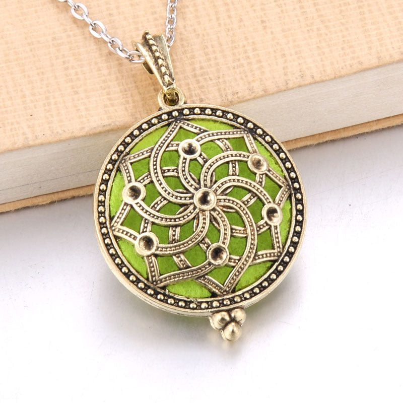 1pcs Aroma Diffuser Necklace Open Antique Vintage Lockets Pendant Perfume Essential Oil Aromatherapy Locket Necklace With Pads