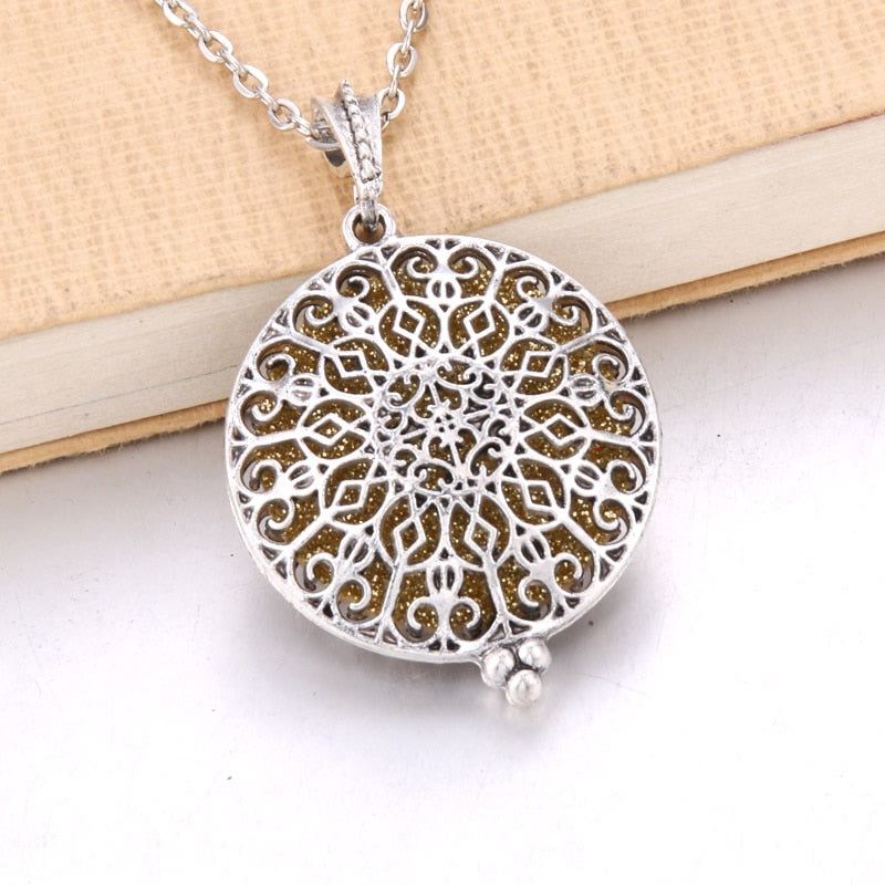 1pcs Aroma Diffuser Necklace Open Antique Vintage Lockets Pendant Perfume Essential Oil Aromatherapy Locket Necklace With Pads