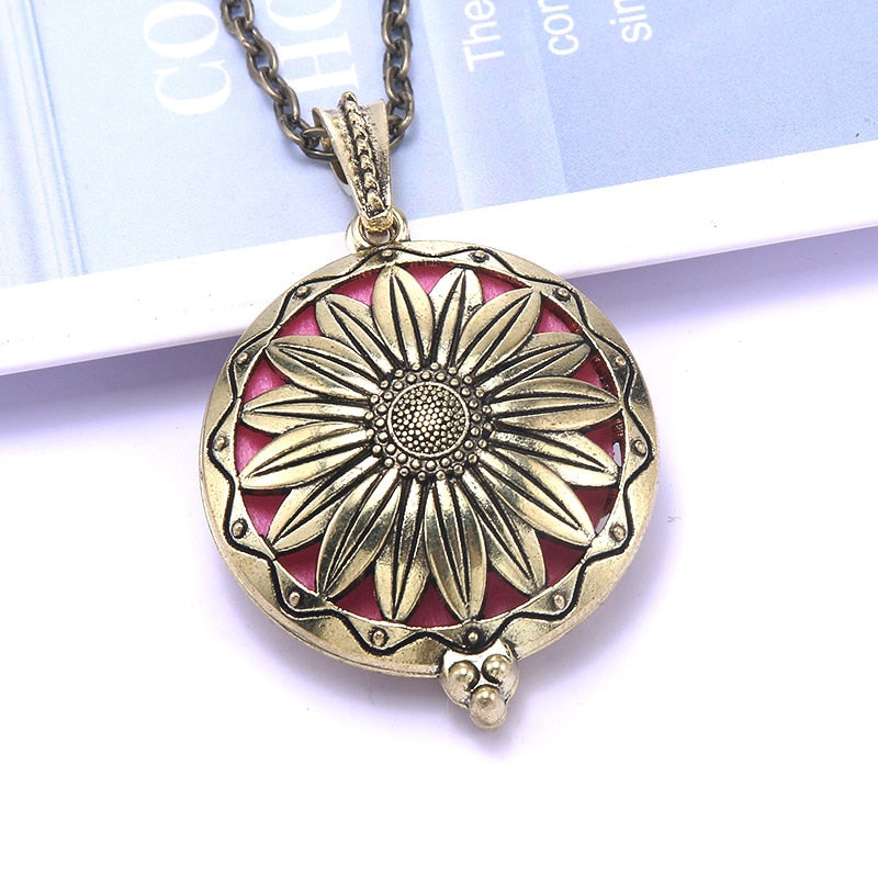 1pcs Aroma Diffuser Necklace Open Antique Vintage Lockets Pendant Perfume Essential Oil Aromatherapy Locket Necklace With Pads