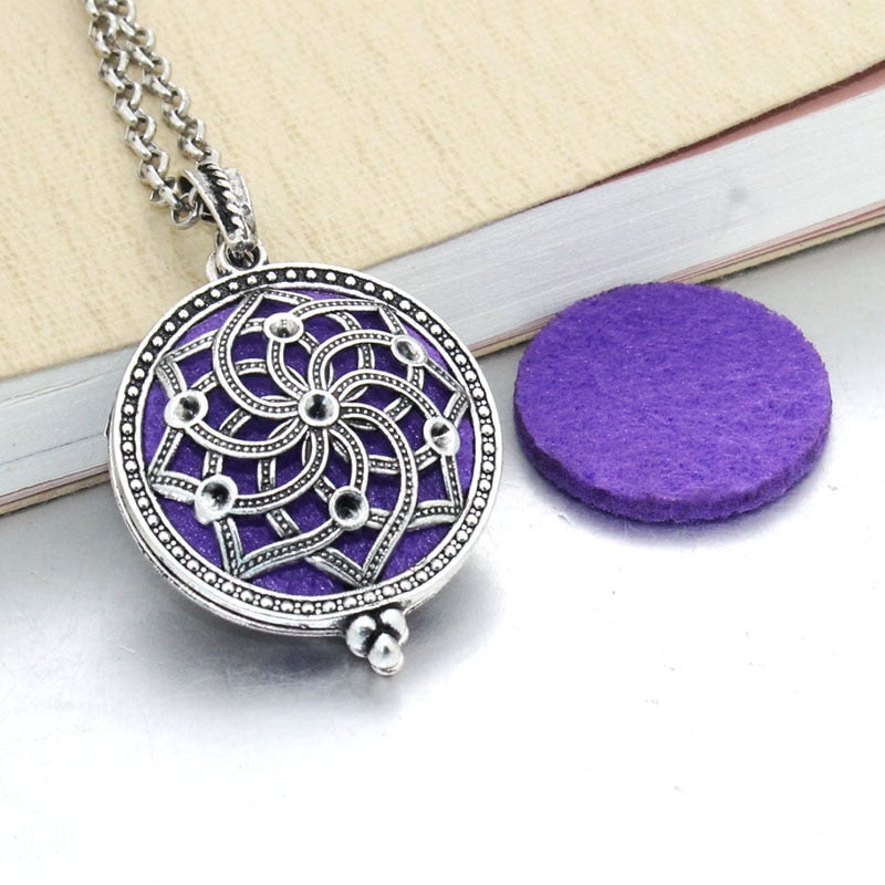 1pcs Aroma Diffuser Necklace Open Antique Vintage Lockets Pendant Perfume Essential Oil Aromatherapy Locket Necklace With Pads