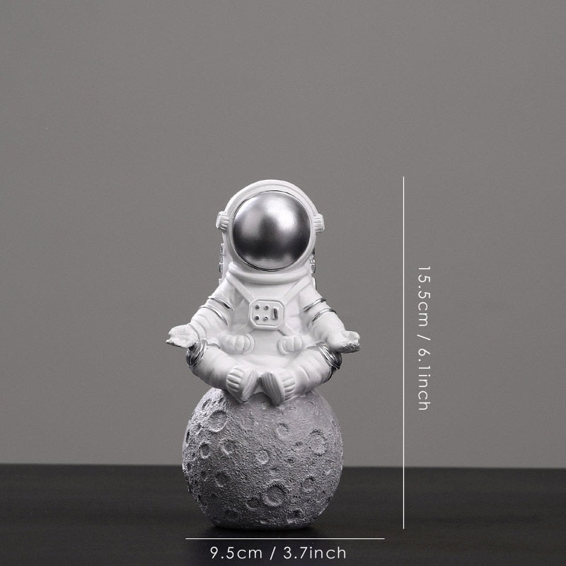 Resin Astronaut Figurines Fashion Spaceman With Moon Sculpture Decorative Miniatures Cosmonaut Statues Gift For Man &amp; Boyfriend